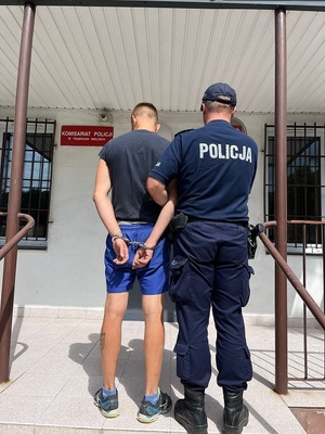 Policjant z zatrzymanym