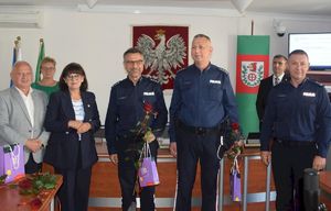Policjanci podczas spotkania w gminie