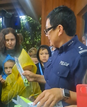 Policjanci na spotkaniu z kolonistami