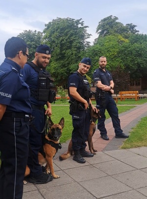 Policjanci na spotkaniu z kolonistami