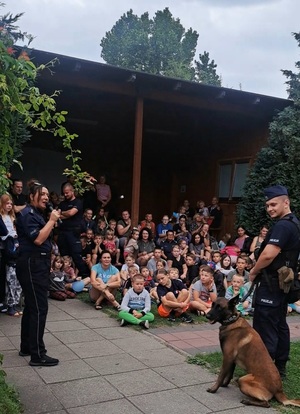 Policjanci na spotkaniu z kolonistami