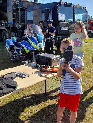 Policjanci podczas festynu