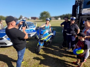 Policjanci podczas festynu