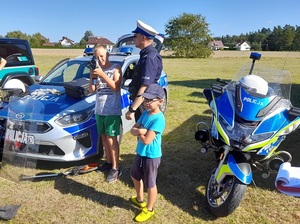 Policjanci podczas festynu