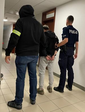 Zatrzymani z policjantami i środki odurzajace