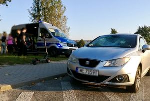 Praca policjantów na miejscu kolizji