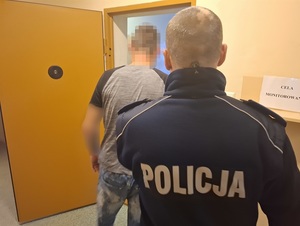 Policjant z zatrzymanym