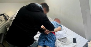 Policjant i zatrzymany poszukiwany