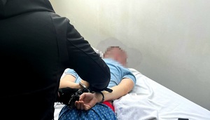 Policjant i zatrzymany poszukiwany