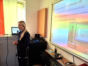 policjantka o cyberzagrożeniach