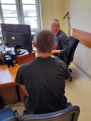 policjanci zatrzymali poszukiwanego