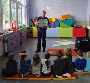 policjanci na spotkaniu profilaktycznym