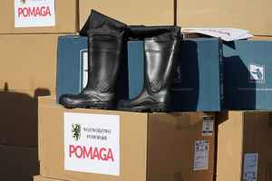 W Urzędzie Marszałkowskim Województwa Pomorskiego odbyło się spotkanie, podczas którego p.o. Zastępcy Komendanta Wojewódzkiego Policji w Gdańsku insp. Anna Kos odebrała z rąk przedstawiciela Marszałka Województwa Pomorskiego 150 sztuk woderów z przeznaczeniem dla policjantów z OPP w Gdańsku do realizacji zadań prewencyjnych związanych z prowadzeniem działań na terenach o wysokim stanie wody.