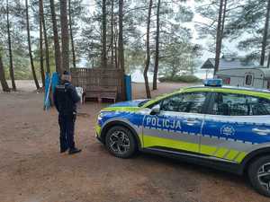 policjanci znależli i uratowali wychłodzonego mężczyznę