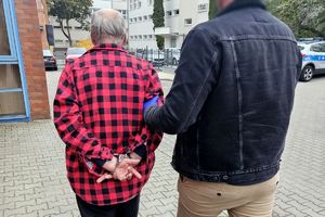 Policjant z zatrzymanym