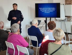 Policjantki na spotkaniu z seniorami