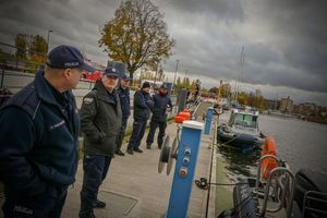 policjanci z komisariatu wodnego brali udział w szkoleniu