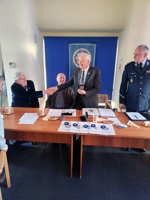 Komendant Wojewódzki Policji w Gdańsku insp. Bogusław Ziemba spotkał się z dzisiaj z członkami Stowarzyszenia Emerytów i Rencistów Policyjnych Zarządu Oddziału Wojewódzkiego w Gdańsku, odpowiadając na zaproszenie Prezesa Zarządu p. Jana Pietruszewskiego.