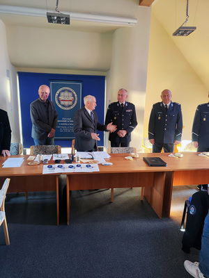 Komendant Wojewódzki Policji w Gdańsku insp. Bogusław Ziemba spotkał się z dzisiaj z członkami Stowarzyszenia Emerytów i Rencistów Policyjnych Zarządu Oddziału Wojewódzkiego w Gdańsku, odpowiadając na zaproszenie Prezesa Zarządu p. Jana Pietruszewskiego.