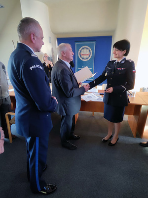 Komendant Wojewódzki Policji w Gdańsku insp. Bogusław Ziemba spotkał się z dzisiaj z członkami Stowarzyszenia Emerytów i Rencistów Policyjnych Zarządu Oddziału Wojewódzkiego w Gdańsku, odpowiadając na zaproszenie Prezesa Zarządu p. Jana Pietruszewskiego.