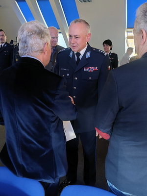 Komendant Wojewódzki Policji w Gdańsku insp. Bogusław Ziemba spotkał się z dzisiaj z członkami Stowarzyszenia Emerytów i Rencistów Policyjnych Zarządu Oddziału Wojewódzkiego w Gdańsku, odpowiadając na zaproszenie Prezesa Zarządu p. Jana Pietruszewskiego.
