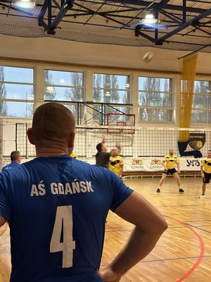 policjanci brali udział w meczu niepodległościowym