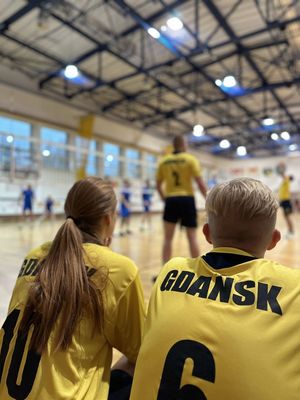 policjanci brali udział w meczu niepodległościowym