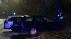 policjanci na miejscu wypadku