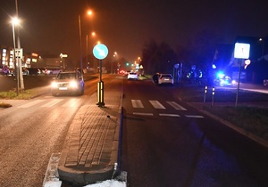 policjanci pracują na miejscu zdarzenia