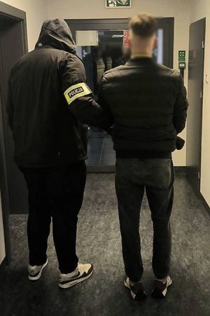 Policjant z zatrzymanym