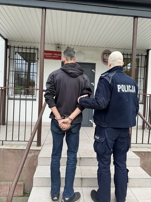 Policjant z zatrzymanym