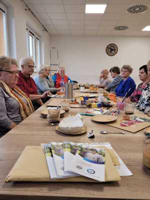 Policjantka na spotkaniu z seniorami