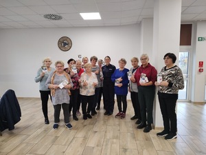 Policjantka na spotkaniu z seniorami