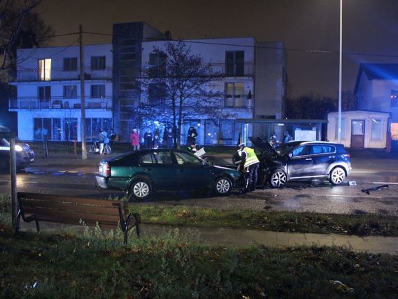 policjanci pracowali na miejscu zdarzenia drogowego