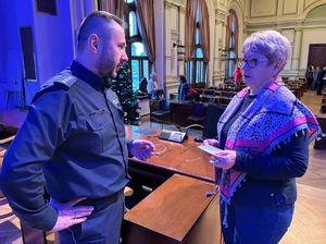 Policjanci na debacie