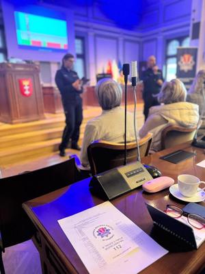 Policjanci na debacie