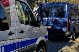 policjami podczas kontroli drogowej