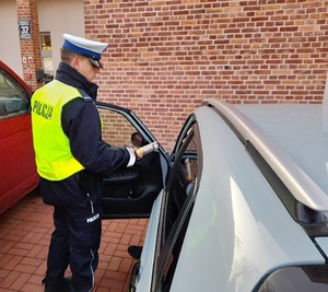 Policjanci i służby podczas działań