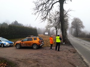 policjanci na komisji badania wypadku śmiertelnego