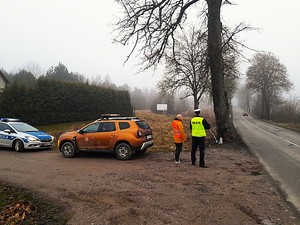 policjanci na komisji badania wypadku śmiertelnego