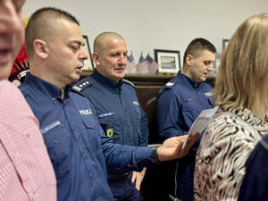 policjanci i pracownicy cywilni nagrywali kolędy