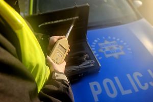 policjant z sonometrem