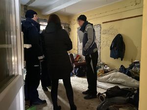 policjanci podczas kontroli