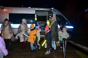 policjanci rozdawali odblaski