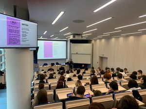 policjanci podczas debaty