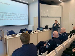 policjanci podczas debaty