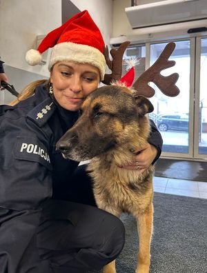 policjanci z wizytą w szpitalu