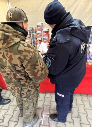 policjanci podczas kontroli