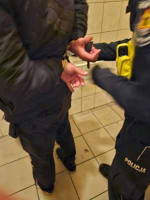 zatrzymany i spalony bankomant