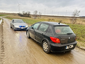 pojazd zatrzymany przez policjantów do kontroli